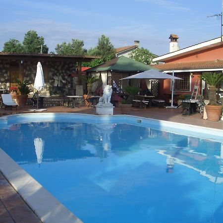 Chalet L Oasi Di Ambra 8 Posti Letto Con Uso Piscina Ardea Exterior photo