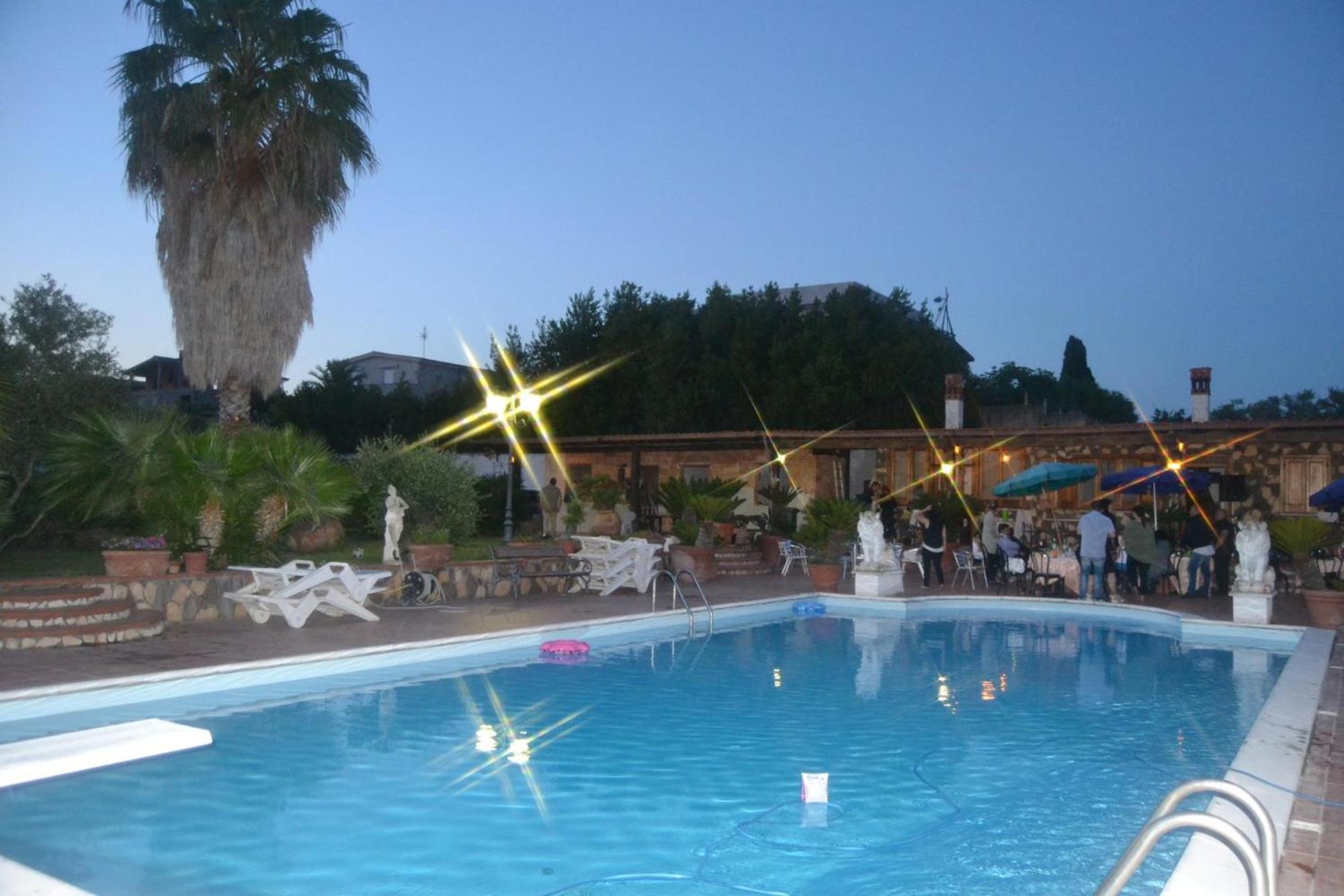 Chalet L Oasi Di Ambra 8 Posti Letto Con Uso Piscina Ardea Exterior photo
