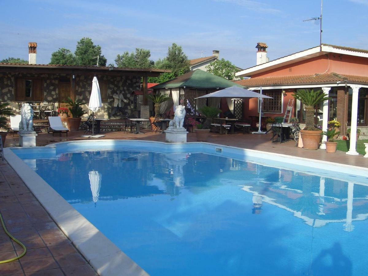 Chalet L Oasi Di Ambra 8 Posti Letto Con Uso Piscina Ardea Exterior photo